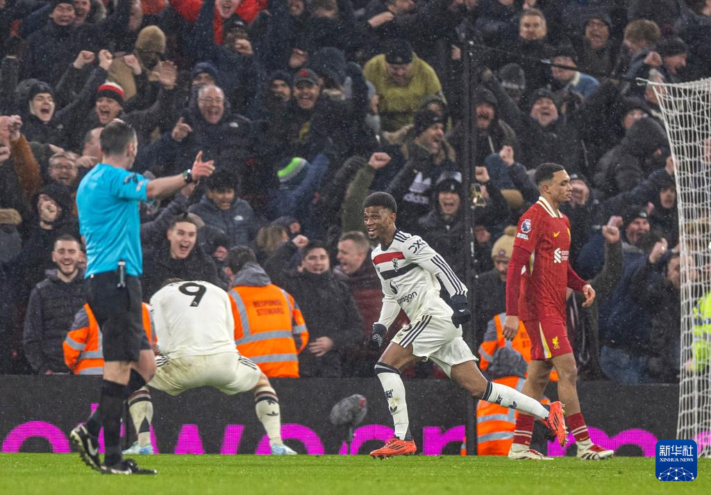  曼联绝平利物浦，拉什福德补时世界波救主  